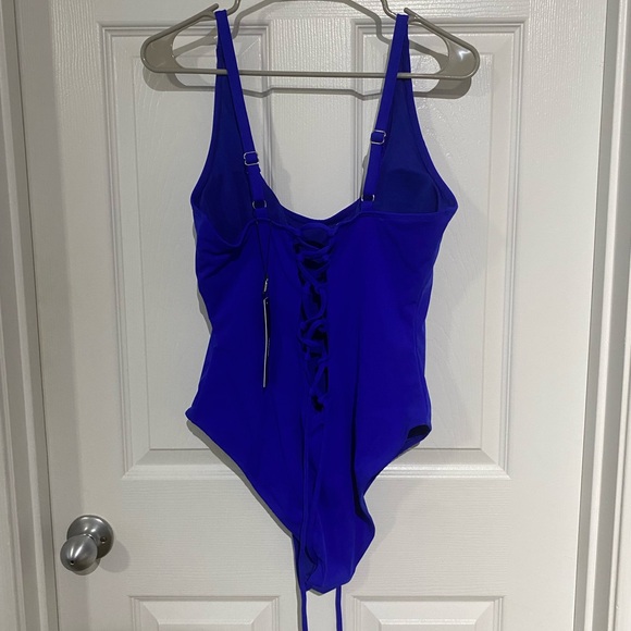 Fashion Nova Delvina Snatched Sculpting 1 Piece V-Neck Swimsuit - Picture 2 of 2